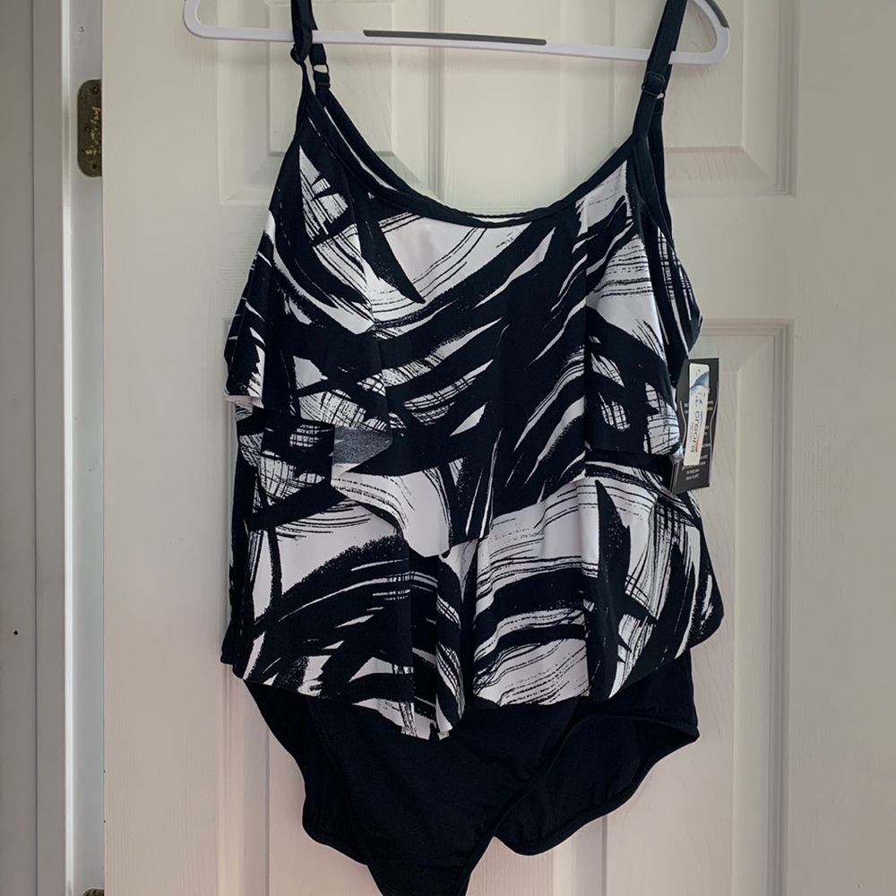 Maxine of Hollywood minimizer one piece ruffled swimsuit NWT Size 22